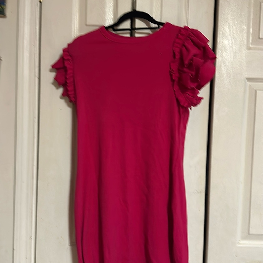 Fun pink dress to wear on vacation from express